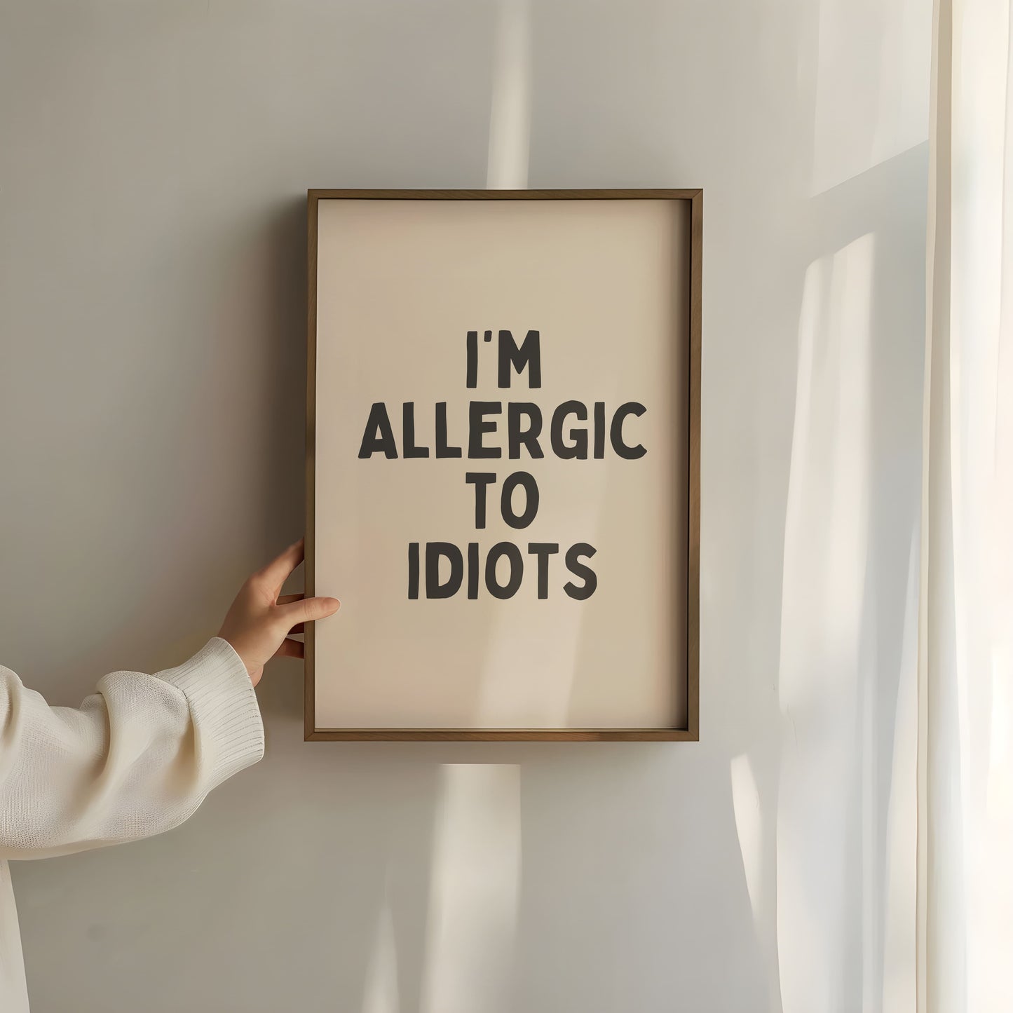 Ik ben allergisch voor idioten - Black & Cream Artprint