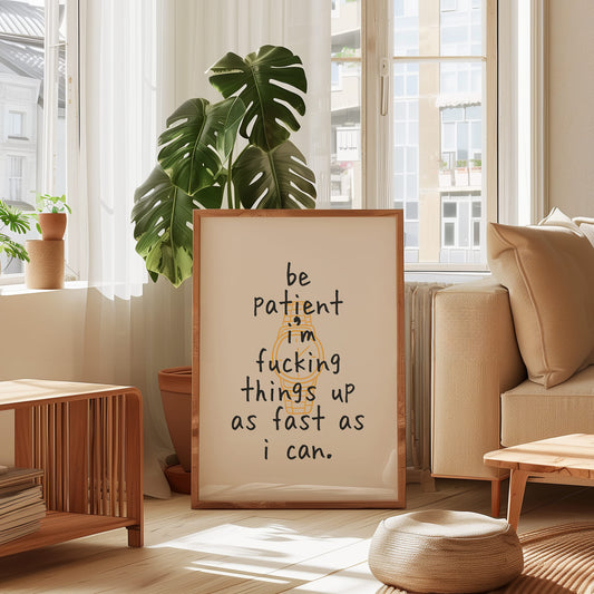 Wees geduldig, ik maak er zo snel mogelijk iets van - zwart op crème muurkunstprint