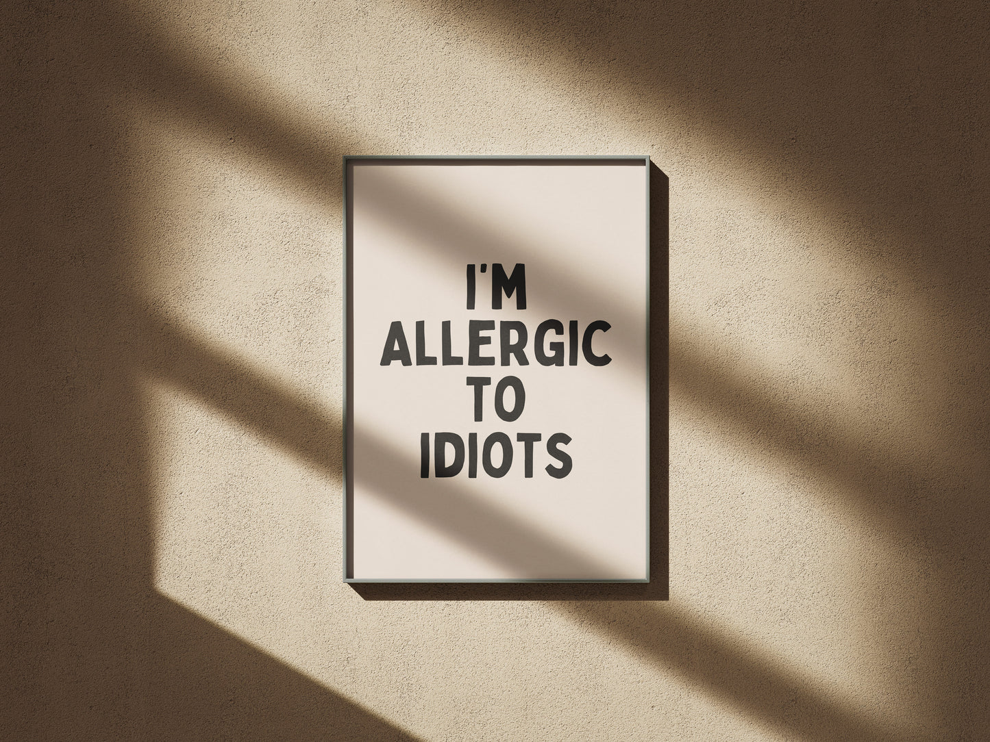 Ik ben allergisch voor idioten - Black & Cream Artprint
